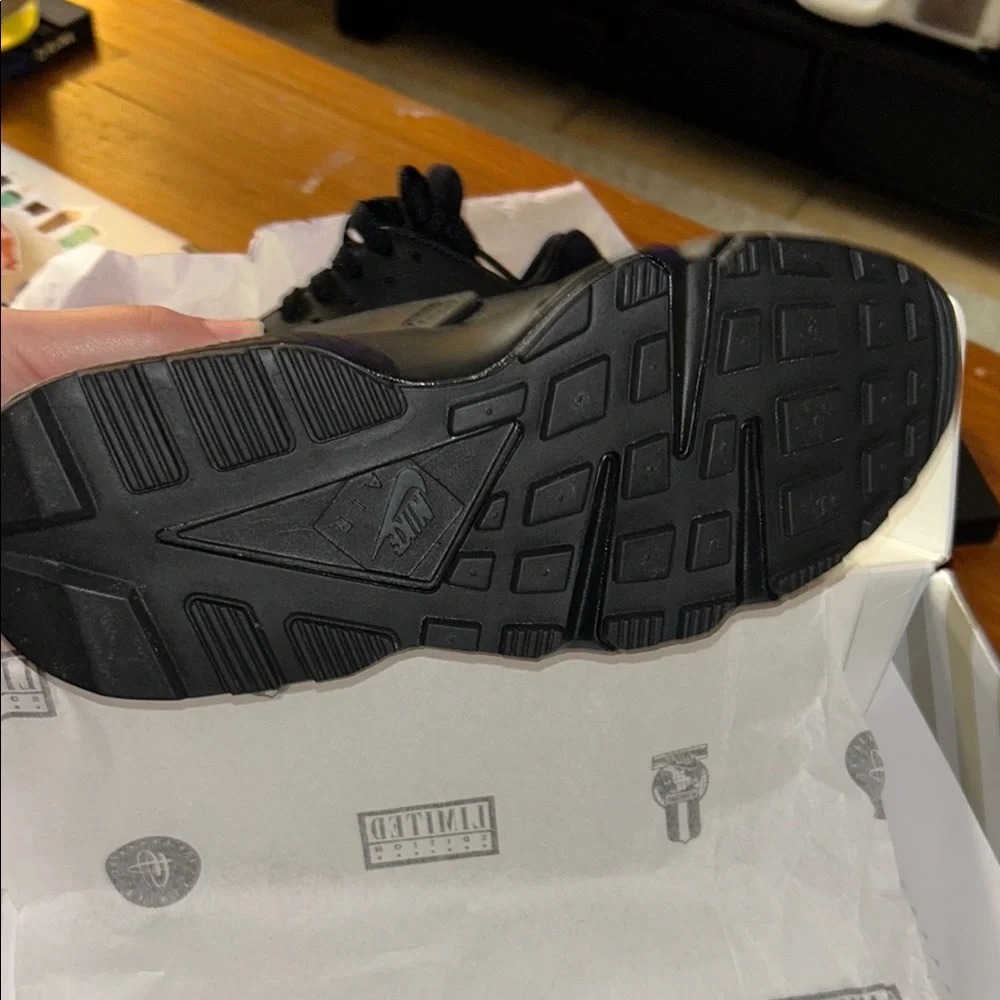Nike Air Huarache (2021) Triple Black - Picture 4 of 5